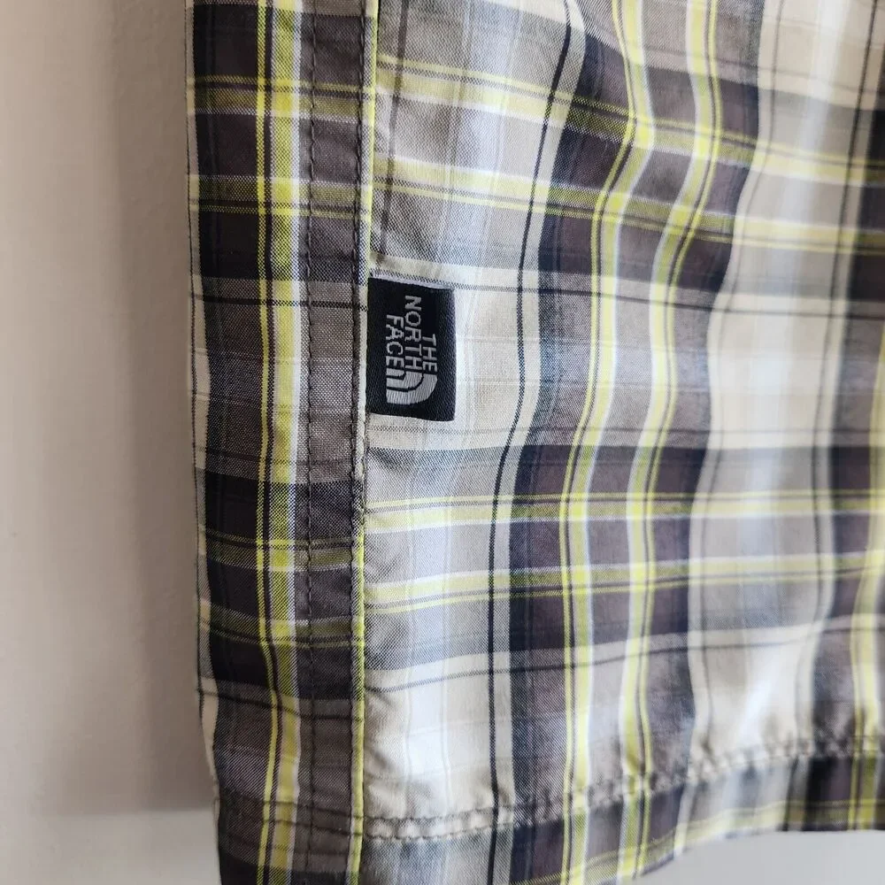 The North Face Mens Medium Shirt NSE Size M Plaid Short Sleeve‎ Hiking Travel